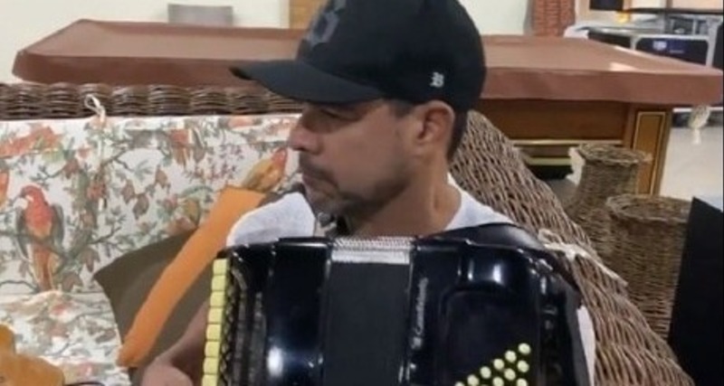 Zezé Di Camargo nega estar com covid-19 e se desculpa por grosserias