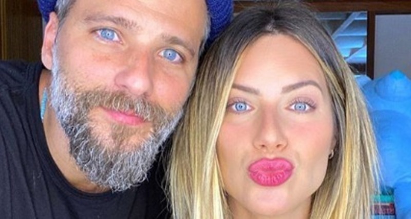 Giovanna Ewbank e Bruno Gagliasso contam como Titi os 'flagrou' em momento íntimo