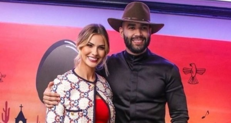 Andressa Suita reage ao ver Ferrari no meio da sala de Gusttavo Lima
