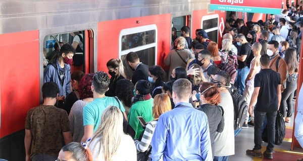 Medium transporte publico trem da linha 9 esmeralda da companhia paulista de trens metropolitanos   cptm rovrsa abr 010920214094