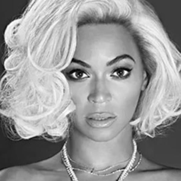 Beyonc Posa Platinada E De Topless Para Capa De Revista