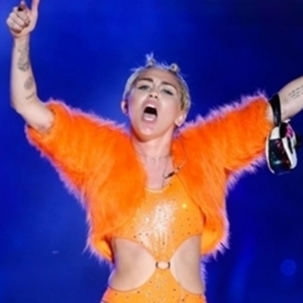 Miley Cyrus Apresenta Vdeo Em Festival De Cinema Porn