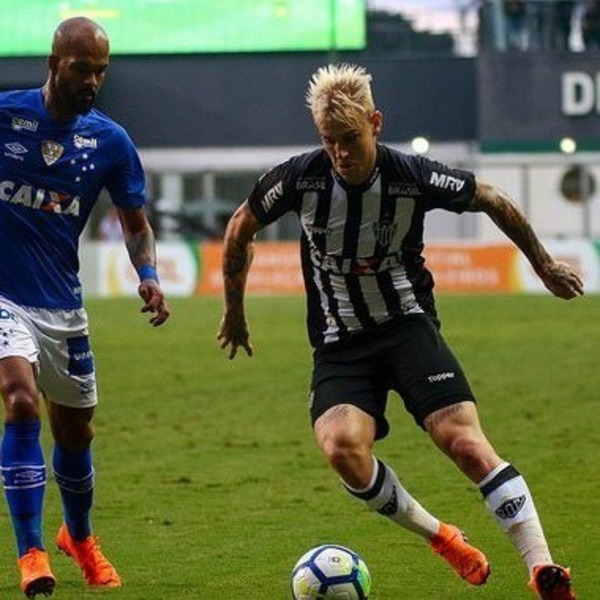 Atlético Mineiro bate, com 1 jogador a menos, o Cruzeiro