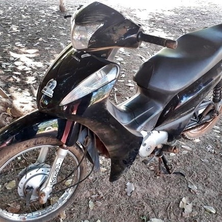 Medium mulhe cai de moto