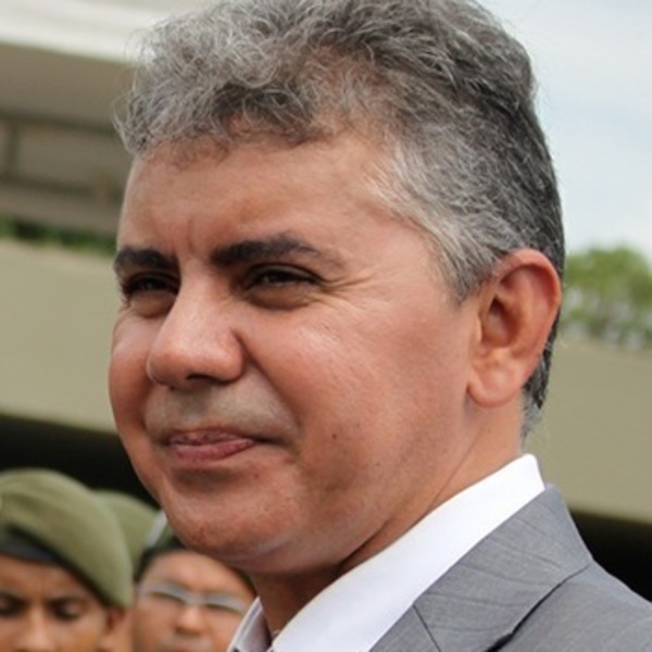 Paulo Martins aponta prefeito de Campo Maior responsável por contratação supostamente irregular