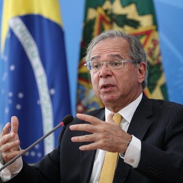 Governo deve permitir que patrão adie pagamento de FGTS por até quatro meses