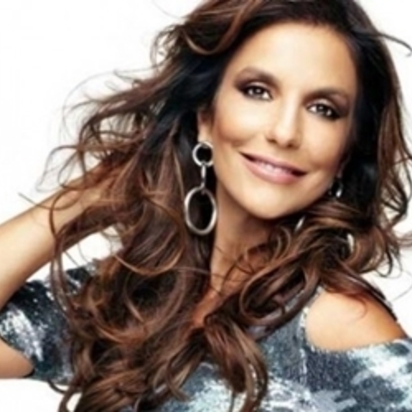 Ivete Sangalo Aperta O Bumbum Ao Levantar Vestido Em Show Continuo Gostosa