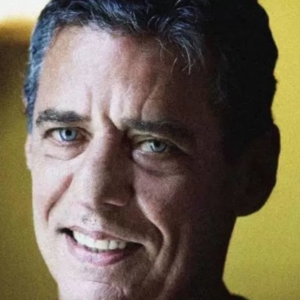 Fazendeiro que ofendeu Chico Buarque  obrigado a pagar  